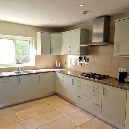 Villa Perfect Golf & For 8 People Estômbar