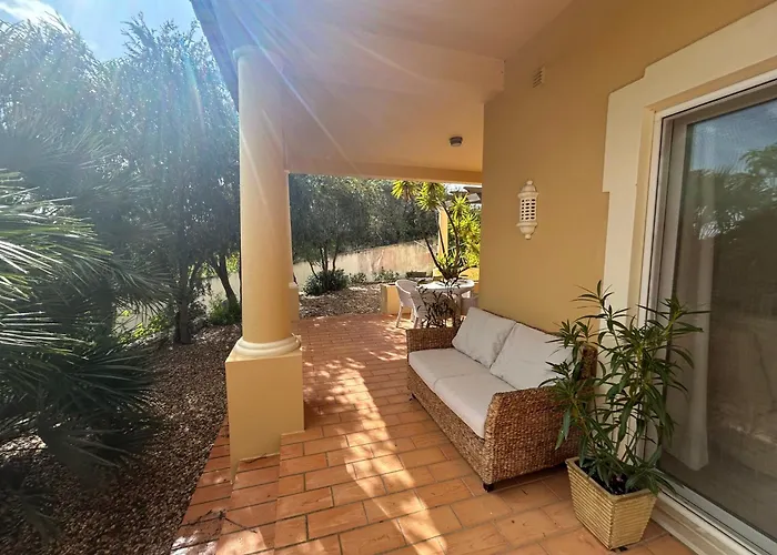 Perfect Golf & For 8 People Villa Estômbar